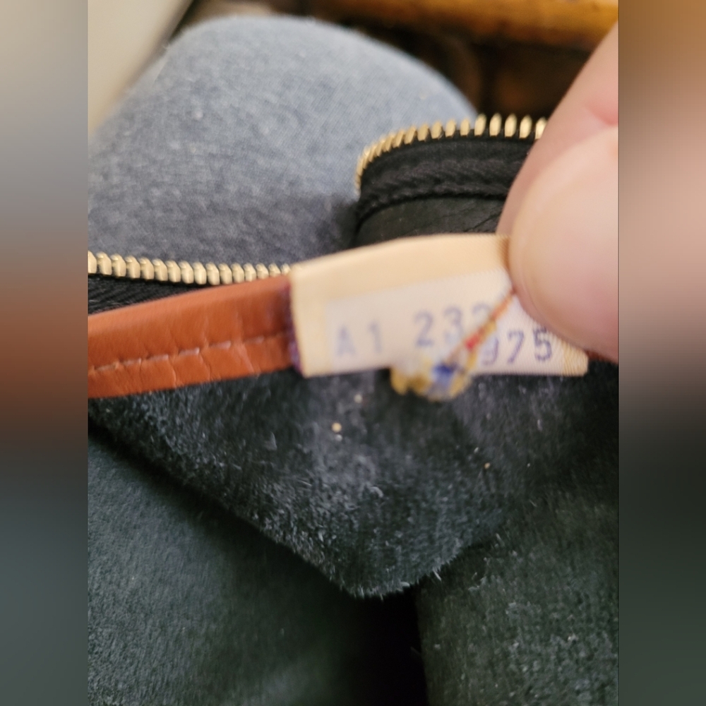 Dooney & Bourke vintage dome style bag. - Picture 13 of 13